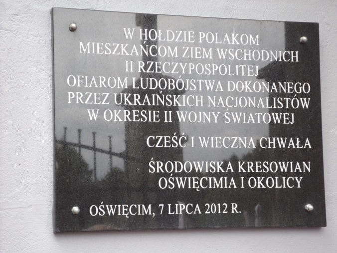 Tablica na cmentarzu parafialnym w Oświęcimiu, odsłonięta 7 lipca 2012 r. Fot. Bohdan Piętka